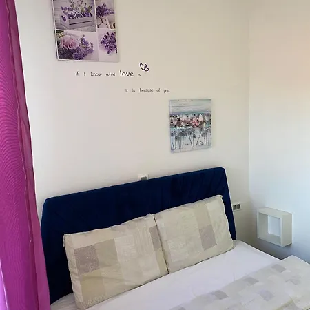 Natalie Apartman *