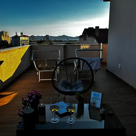 Natalie Apartman